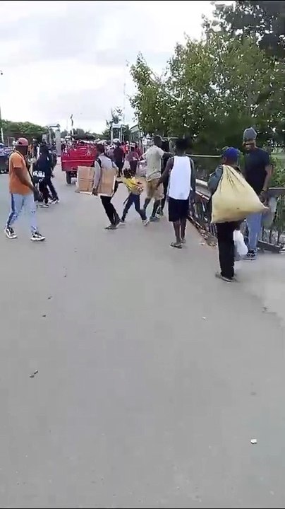 Éxodo voluntario de haitianos con estatus irregular aumenta tras operativos migratorios en Friusa y Mata Mosquito