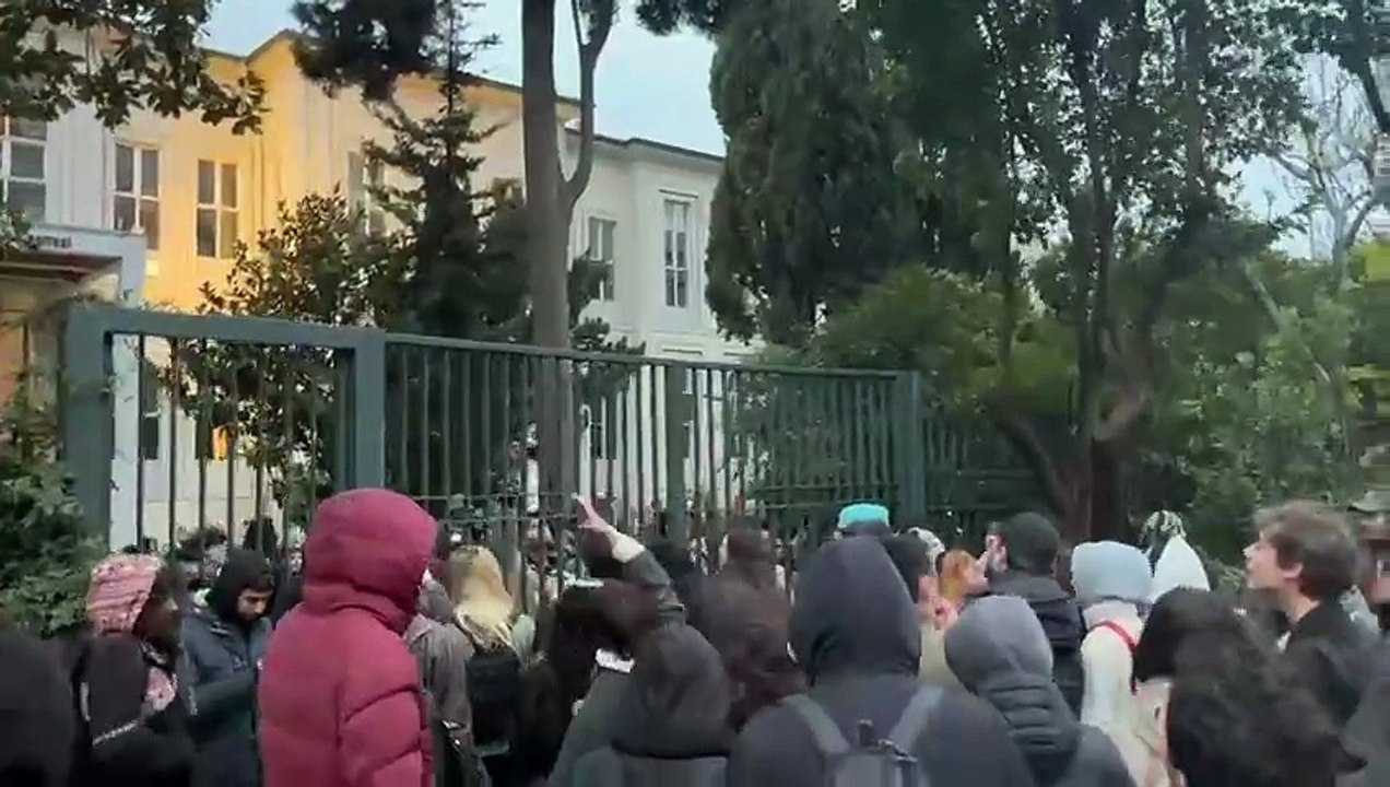 Mimar Sinan Güzel Sanatlar Üniversitesi Fındıklı Kampüsü’nde girişler kapatıldı: ‘Antidemokratik uygulamalara karşı dayanışmaya çağırıyoruz’