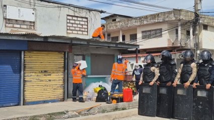 Tensión durante desalojo de comerciantes en la vía hacia el puerto de Vacamonte