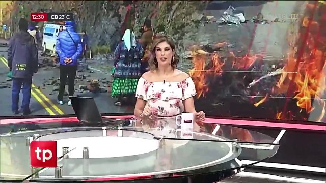 Seis puntos de bloqueo y trameajes en la ruta a los Yungas; embarazadas, adultos mayores y niños caminan 