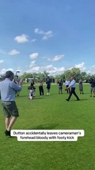 Líder da oposição australiana atinge operador de câmara com bola