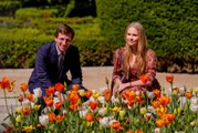 La princesa Amalia de Holanda inaugura su jardín de tulipanes en Madrid junto al alcalde Martínez-Almeida