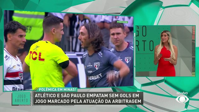 “Os erros da arbitragem são em sequência”, diz Cicinho sobre Atlético-MG x São Paulo