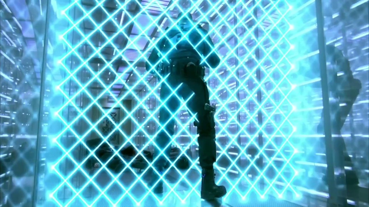 Laser Grid Trap Scene - RESIDENT EVIL - Milla Jovovich, Michelle Rodriguez