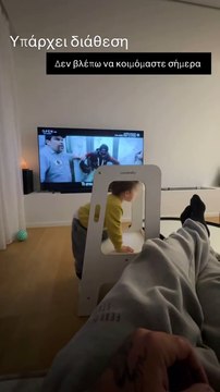 Ο Δημήτρης Αλεξάνδρου στο σπίτι του με το γιο του, Πάρη