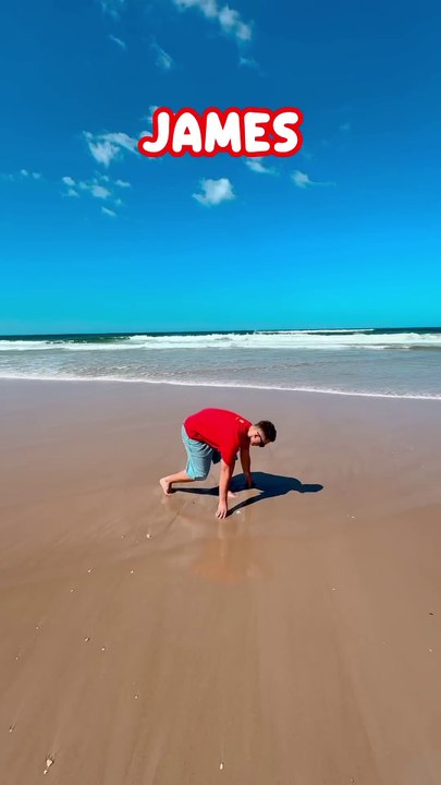 TRYING TO RUN WITH THE SAME LEG AND ARM! 🤣😩