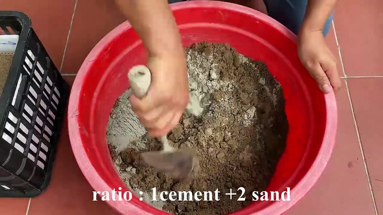 How To Reuse Ceramic Tiles And Cement To Create Outstanding Garden Art