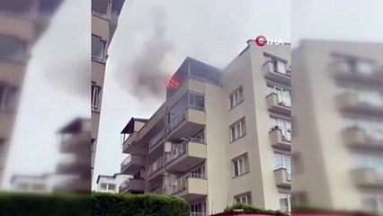 Bursa’da 5 katlı binanın çatısı alevlere teslim oldu