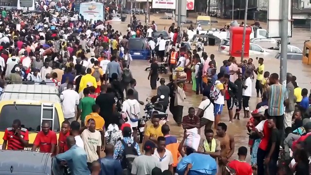 Le inondazioni a Kinshasa causano almeno 33 morti e centinaia di sfollati