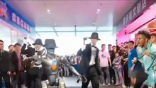 Chinese dancing robot malfunctions mid-performance, surprising the crowd instantly