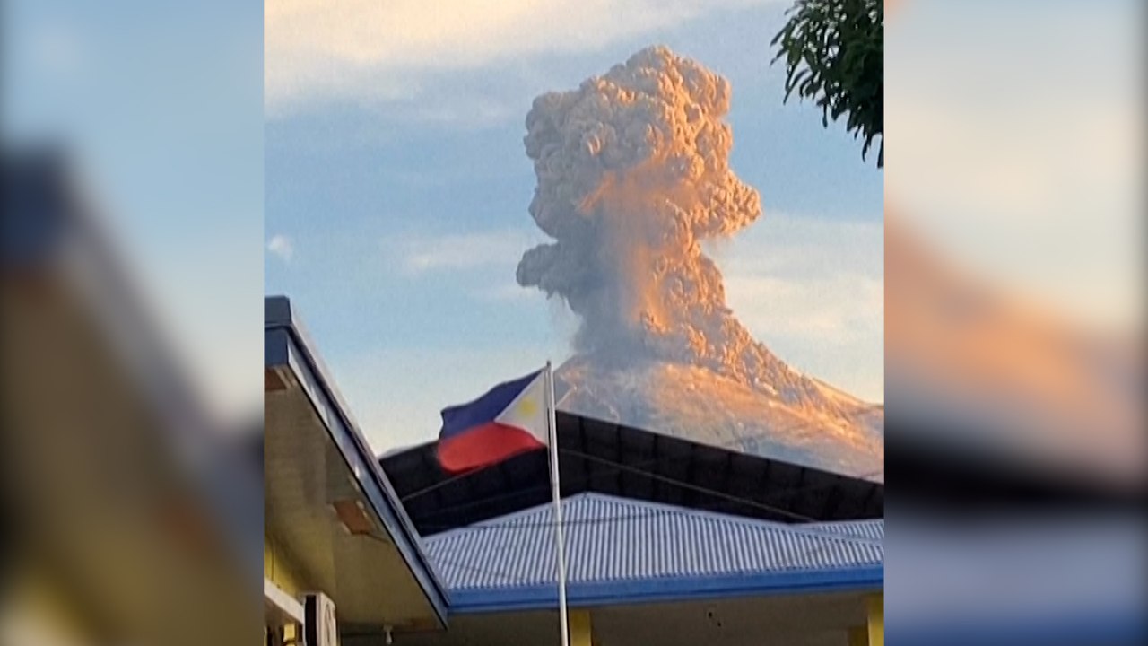 Un volcan philippin dégage un nuage de cendres de 4 km de haut