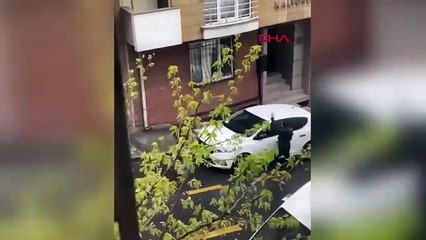 Mahalleyi ayağa kaldıran kavga: Komşularının evini taş yağmuruna tuttular!