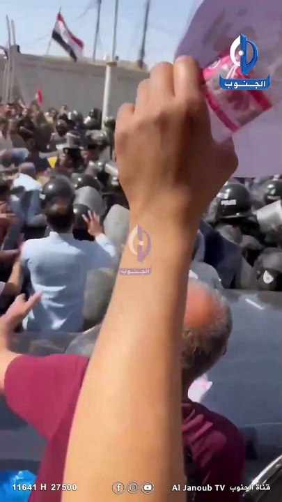 قوات مكافحة الشغب تواصل الاعتداء على المتظاهرين التربويين