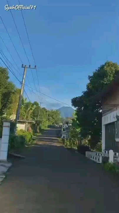 jalanan lereng gunung kawi