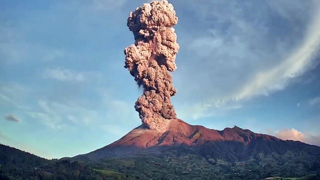 Volcán Canlaón escupe columna de cenizas en Filipinas y las autoridades recomiendan evacuación