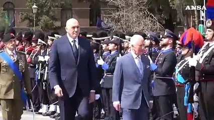 Re Carlo e Camilla a Roma, la visita all'Altare della Patria