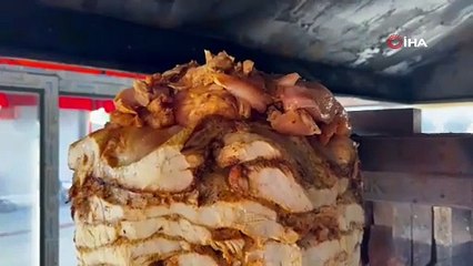 Pişmiş tavuk dönere çiğ tavuk eklemek ölümcül olabiliyor