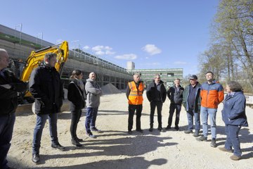 Rundgang durch die neue Hauptfeuerwache in Neumarkt