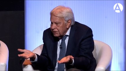 Felipe González llama a Trump "imbécil" y "matón de patio de colegio"