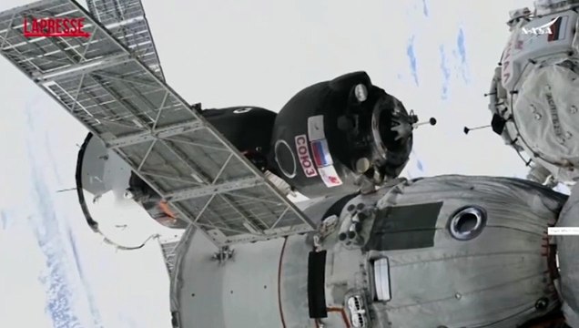 Soyuz MS-27, la navicella russa atterra sulla Stazione Spaziale Internazionale