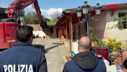 Roma, demolita una villa abusiva del clan sinti al Casilino