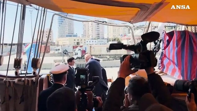 Vespucci, Crosetto in visita alla nave attraccata a Durazzo