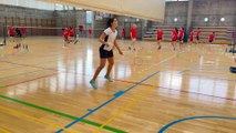 Carolina Marín vuelve a coger una raqueta de bádminton ocho meses después