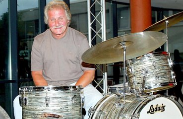 ザ・ビートルズの結成時のドラマー、ピート・ベストが音楽界から引退