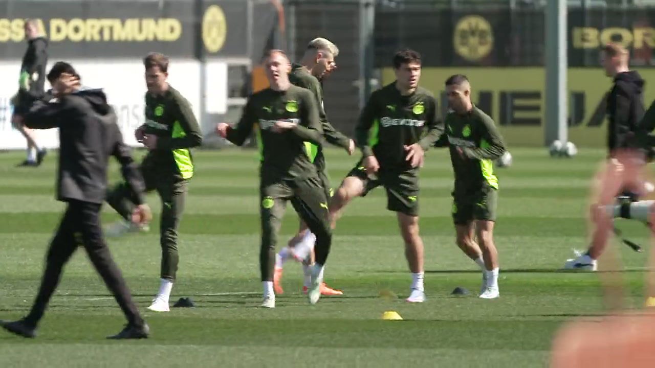 Borussia Dortmund train ahead of Champions League trip to Barcelona