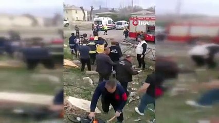 Kontrolden çıkan otomobil cami bahçesine uçtu: 5 kişi yaralandı