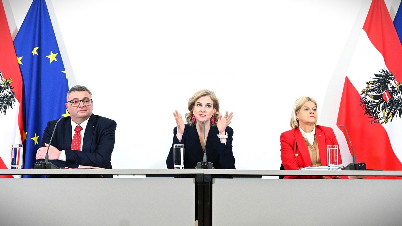 Regierungsklausur – Dreierkoalition stellt Pläne für Messenger-Überwachung vor