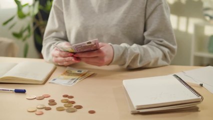 In calo il reddito delle famiglie ma migliorano i conti pubblici