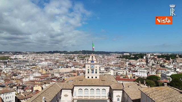 Re Carlo III a Roma, il passaggio delle Frecce Tricolori e delle Red Arrows britanniche su Quirinale