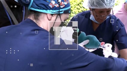 ¡Es un milagro! Bebé abandonado sale de terapia intensiva y bautizado como David