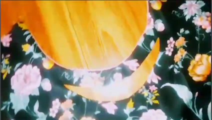 Trendy Neckline Cutting and Stitching