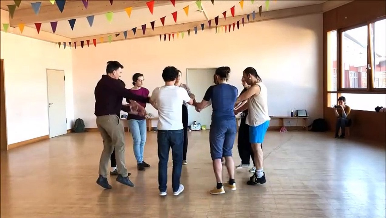 Ronde de Chantecorps (Poitou) en apprentissage