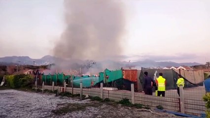 Marina di Carrara, fiamme nell?ex Bagno Marino