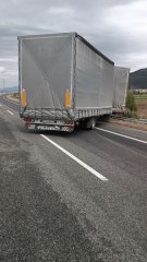 νταλίκα παρασύρθηκε από τον αέρα και έπεσε στα κιγκλιδώματα (Ίασμος)