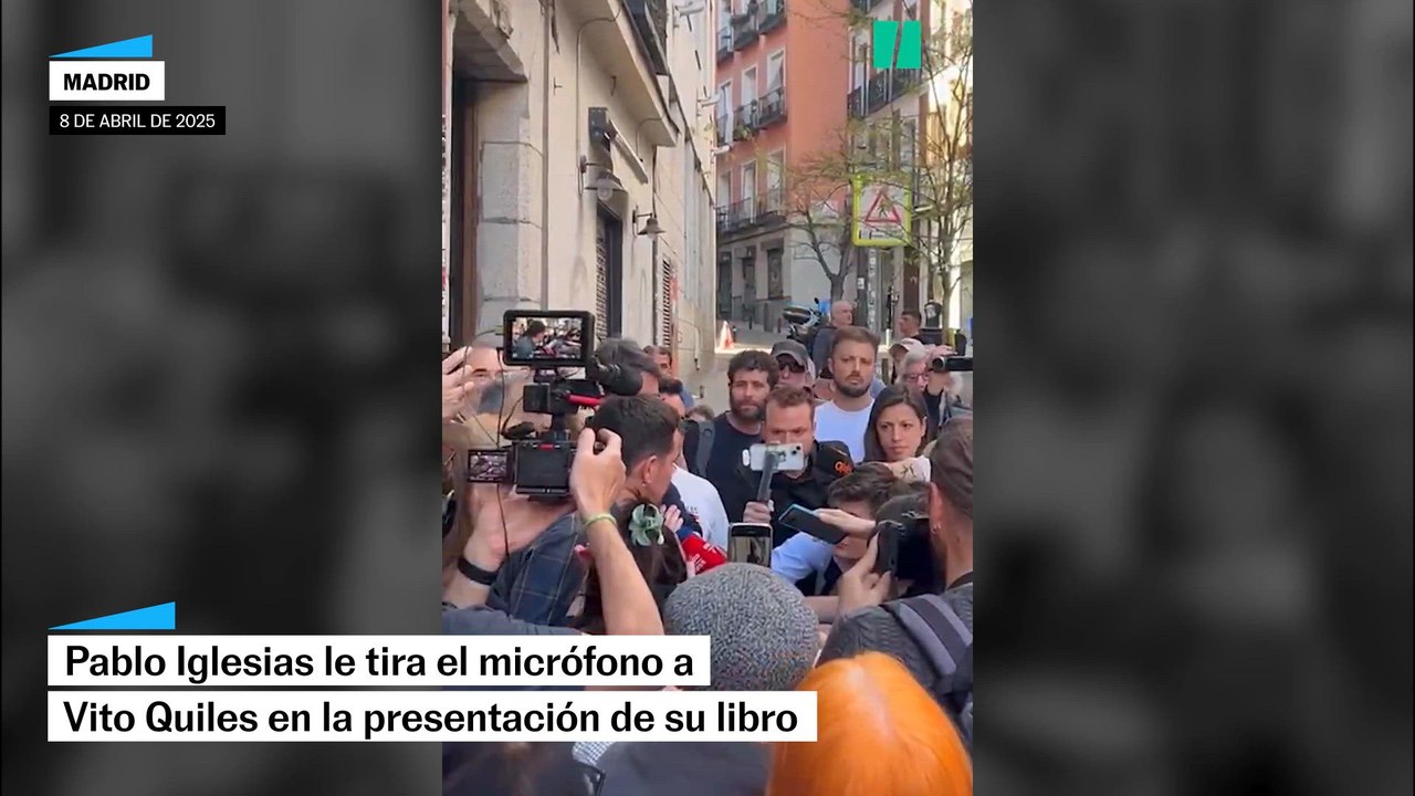 Pablo Iglesias le tira el micrófono a Vito Quiles en la presentación de su libro