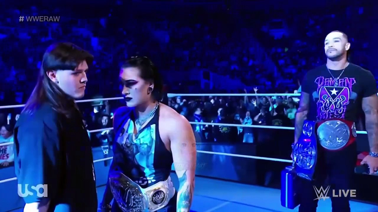 damian priest being a jeyrhea shipper for 5 minutes of pure love-chaos #jeyuso #rhearipley