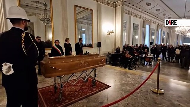 Napoli - CULTURA. APERTA CAMERA ARDENTE PER DE SIMONE A SAN CARLO NAPOLI (08.04.25)