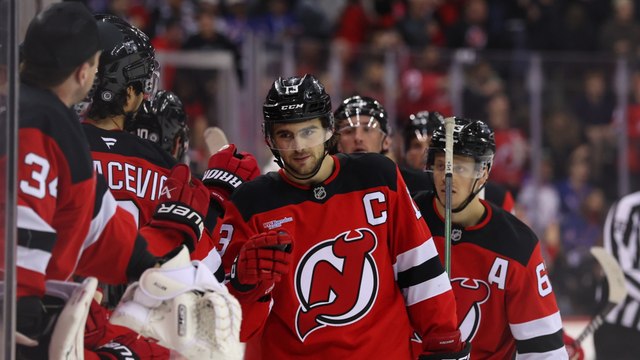 Bruins Face Devils Tonight: Betting Odds & Predictions