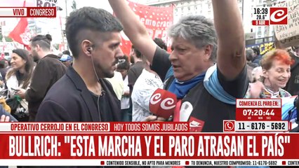 Jubilado en la marcha de los miércoles: "Somos una clase castigada"