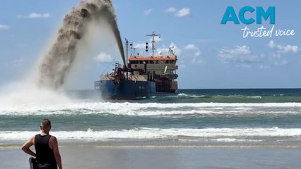 Plumes of sand launched across Gold Coast beach to mitigate erosion risk