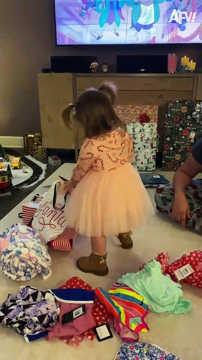 078. The moment we've all been waiting for! 🎄#afv #christmas #funny