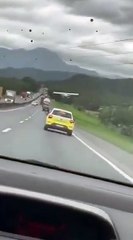 Avião pousa em RODOVIA BR