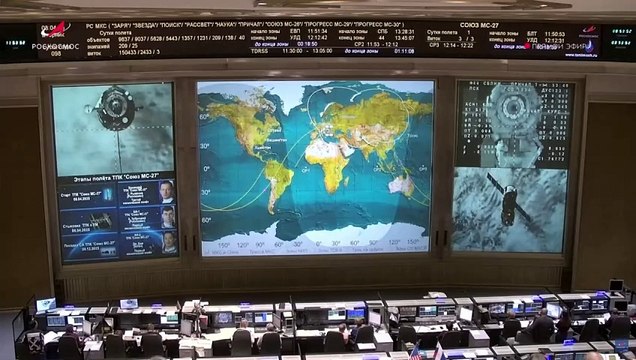 Nave Soyuz MS-27 se acopla à ISS com um americano e dois russos a bordo