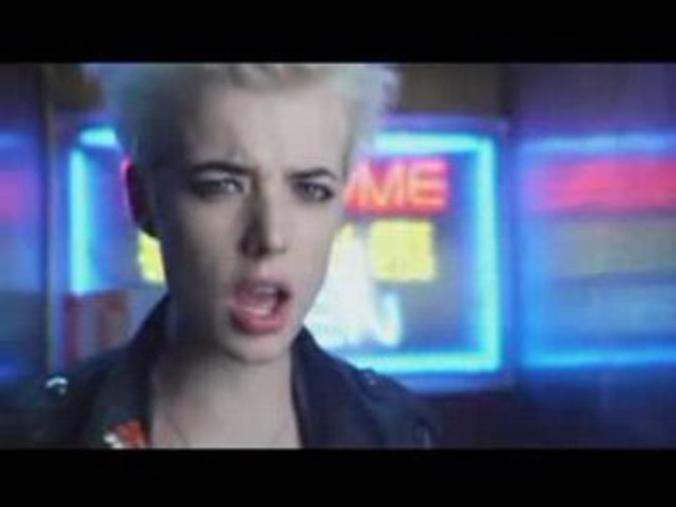 Agyness Deyn -Five O'Clock Heroes