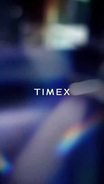 With its dual analog and digital display, our Q Timex 1982 Ana-Digi Reissue fuses classic design with retro elements