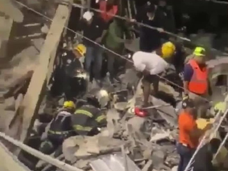 Über 70 Tote: Nachtclub stürzt während Auftritt von Sänger ein